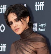 Sarah Calle's Instagram, Twitter & Facebook