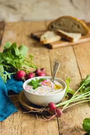Recette De Tzatziki Aux Radis Roses Recettes Vegan Pour L Aperitif Recette En 2020 Recette Alimentation Recette Radis Rose