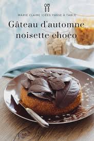 Gateau Aux Noisettes Et Feuilles En Chocolat Gateau Noisette Gateau Sucre Delicieux Desserts