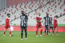 Antalyaspor triatlon takımı, pandemi süreci de dahil olmak üzere her zamanki gibi başarı ve şampiyonluk hedefiyle. Istanbul S Besiktas Draws 1 1 With 10 Man Antalyaspor Daily Sabah
