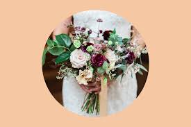 Whether you're planning to revamp your garden or looking for seasonal wedding flowers, understanding when flowers are at their peak bloom times is important. A Seasonal Guide To Wedding Flowers Zola Expert Wedding Advice