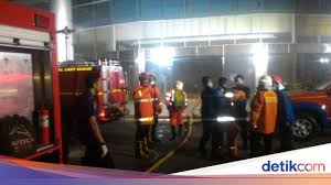 Kirim loker terbaru ke emailmu. Kebakaran Di Mall Cipinang Indah Berhasil Dipadamkan 4 Orang Dibawa Ke Rs
