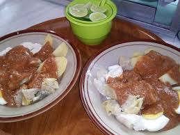 Sebenernya udah dari sebelum bulan ramadan ana beli ikan tenggiri ini dipasar bareng mama mertua, karna ana emang udah lama banget gak makan ikan, karna ikan²an dan seafood disini harganya selangit 😁🙈 jadi kebayangkan udah kangen banget makan batagor dan siomay. Siomay Dan Batagor Mang Edy Cita Rasa Khas Bandung Di Kota Bengawan Pemerintah Kota Surakarta
