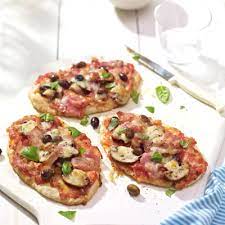 1 wholemeal pitta bread (6 syns or weight watchers ones are meant to be a healthy extra. 15 Minute Pitta Pizzas
