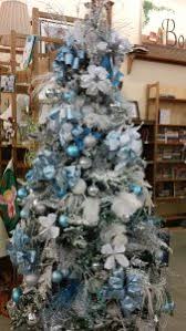 En la actualidad encontrarás un sinfín de modelos de árboles para decorar los hogares de muchas familias. Como Decorar Un Arbol De Navidad Azul Plata Y Blanco