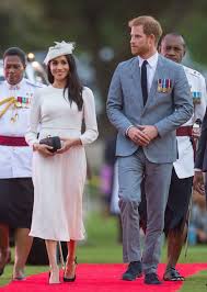 Prinz harrys frau meghan hat einen jungen zur welt gebracht. Ihre Erste Ubersee Reise Als Ehepaar Prinz Harry Herzog Fidschi