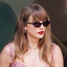 Sydney Gaston's Instagram, Twitter & Facebook