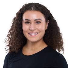 Amanda Linthicum's Instagram, Twitter & Facebook