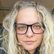 Amber Graff's Instagram, Twitter & Facebook