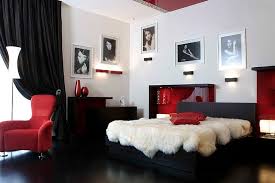 Grey and white bedroom ideas: Bold Black And White Bedrooms With Bright Pops Of Color