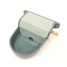 Poulaillers grillages à poules clôture électrique accessoires poulailler alimentation poules. Abreuvoir Pour Poule En Plastique Gaun Avec Alimentation Continue