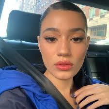 Alicia Crowder's Instagram, Twitter & Facebook