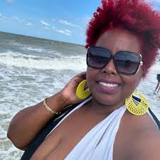 Before and Current! My weight loss journey. #lakeshaslife #postivevibes  #plussize #gastricsleevecommunity #weightlosssurgery #positivity  #healthandwellness #mytransformation #beauty #smile