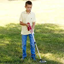 With new advancements, the newer models of metal detectors come with adjustable settings, which allow smoother hunting. Metal Detector With Beep Alert Best For Ages 8 To 10