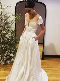 Vintage Satin Wedding Dresses In 2020 Wedding Dresses Wedding Dresses Satin Plain Wedding Dress