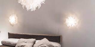Se, invece, hai un soffitto alto, le lampade a sospensione e con paralumi sono un ottimo punto di partenza. Come Scegliere Una Plafoniera Per Camera Da Letto