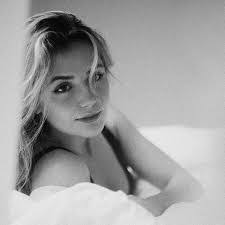 Alexis Anderson's Instagram, Twitter & Facebook