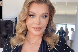 She currently resides in onesti, romania. Exclusively Loredana Groza Gave The Blow After Leaving Pro Tv How Much Money Did The Current Jury Make After Signing On Antena 1
