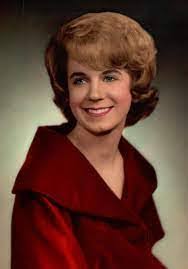 Gayle Farr's Instagram, Twitter & Facebook