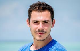 Koh-Lanta : Maxine se jette dans le lit d'Arnaud et provoque une énorme  gêne chez les internautes