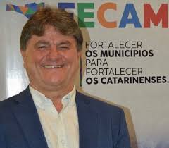 Prefeito de Orleans, Jorge Koch, é oficialmente empossado presidente da  Fecam