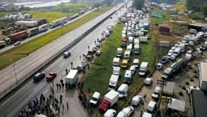 @greve_dos_caminhoneiros'in (@greve_caminhoneiros) 3 fotoğraf ve videosunu gör. Caminhoneiros Confirmam Greve E Alegam Situacao Pior Que A De 2018 Rcia Araraquara