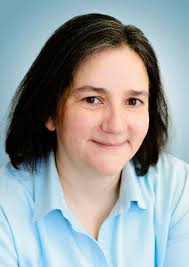 Je crois que raconter nos histoires, d'abord à nous-mêmes, puis les un.es  aux autres et au monde, est un acte révolutionnai