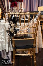 A Tematikus Eskuvokrol Altalaban Total Dekor Wedding Chair Decorations Gatsby Wedding Great Gatsby Wedding