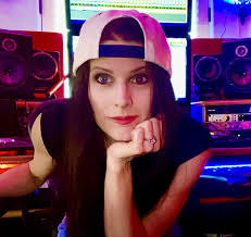 Heather Holley's Instagram, Twitter & Facebook