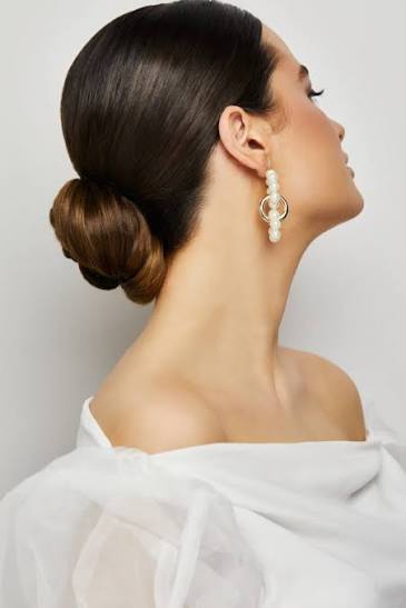 10 Sleek Low Bun Wedding Hairstyles | Make Me Bridal