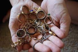 In this case, any device can do the trick !!! Beach Metal Detecting Tips Hunting The Beach