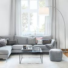 Simple Chic Geradlinige Mobel Sowie Weiss Und Grau In Allen Schattierungen Bilden Die Basis Wohnung Wohnzimmer Wohnung Wohnzimmer Grau