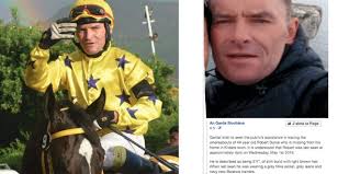 Le jockey Robbie Burke porté marquant à Kildare en Irlande