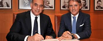Maç öncesi takımın eski çalıştırıcısı mancini, honved takımında futbolcu olan oğlu andrea mancini'yi izlemek üzere budapeşte bozsik stadı'na geldi. Roberto Mancini Beerbt Fatih Terim Bei Galatasaray Dtj Online