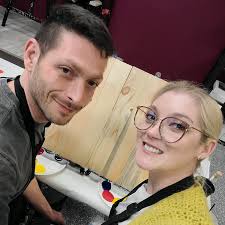 I'm looking for a baker who can make a hyper realistic cake. Thank you!