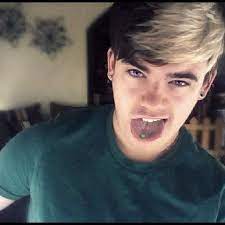 I Need To Start Using This More Boy Piercing Tongue Tonguepiercing Tattoo Middle Lip Piercing Piercings Unique Nose Piercing