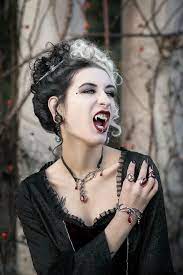 Pin Von Joaquin Valadan Auf Vampires Vampir Madchen Vampir Farbe Des Lebens