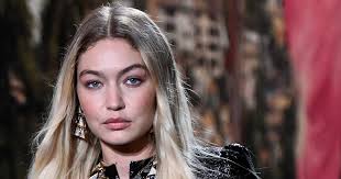 Alertan a famosos por las chinches en el Paris Fashion Week