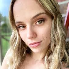 Lindsey Passmore's Instagram, Twitter & Facebook