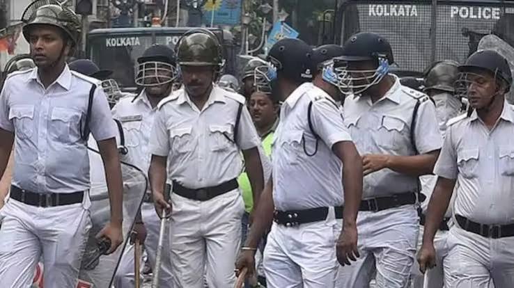 Kolkata police uniform: do you know why they wear white one