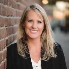 Lauren Hinton's Instagram, Twitter & Facebook