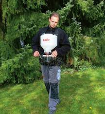 The spreader is carried in front of the body by means of an adjustable strap. Granulate Spreaders 421 Solo Sprayers