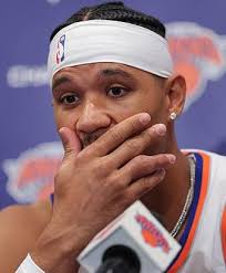 之前睇見Josh Hart喺ig嘅相，都知佢右手無名指未好，今日見到佢隻手指，真係睇到都痛。佢就話手術後又再整親，新一季可能要戴護具。  好彩紐約人換咗教練，Mike Brown講明新季會有9~10人輪替，咁JH就唔使咁辛苦啦。 Josh Hart