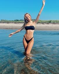 Samantha Schwartz - Free pics, galleries & more at Babepedia