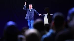 Il est apparu d'un claquement de doigts sous forme d'hologramme au même moment près de paris. Une Entreprise A Refuse De Concevoir Un Hologramme Pour Marine Le Pen L Express