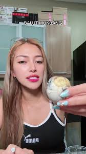 Tara Conklin Muckbangs