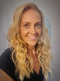 Alyssa Croft's Instagram, Twitter & Facebook