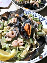 Blend on medium speed until mixture is smooth. Creamy Garlic Seafood Pasta With A Delicious Creamy White Wine Sauce