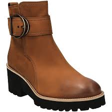 Die jahrelange erfahrung aus mehreren jahrzehnten und der hohe qualitätsanspruch bringen stiefeletten hervor, die jede frau. Stiefelette In Braun 9763 009 Im Paul Green Online Shop Kaufen