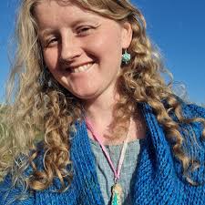 My birthday present arrived 😍 crafted by Sally Sutherland glass  https://www.facebook.com/share/1GQhN8Q4bc/ I've been eyeing up her doll  beads for ages so getting a bespoke one of Rosie seemed like a perfect  present